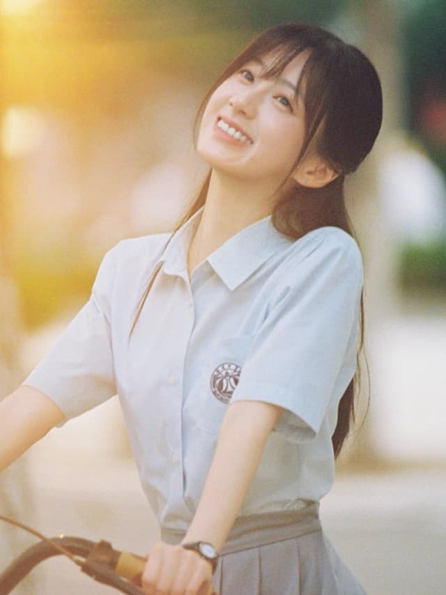 学姐的毕业写真被我偷偷从U盘中拷贝出来了