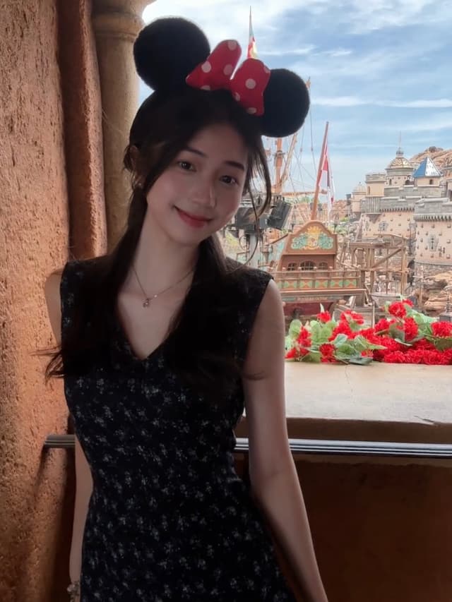 在迪士尼玩的小姐姐：meis_huixinnn